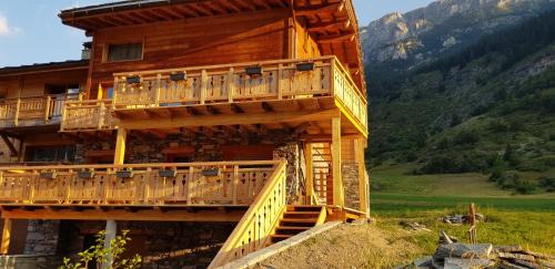Lanslevillard House | Discover Chalet Ciamarella: 4-Star Family-Friendly Retreat