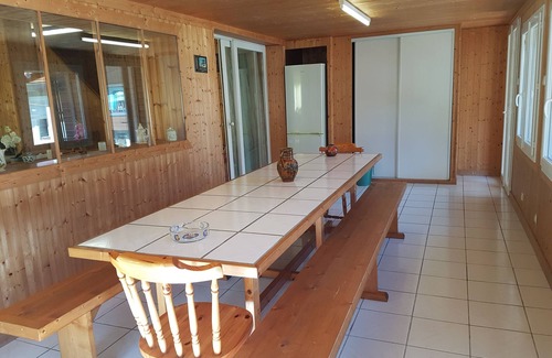 Lyaud Ski Chalet | Chalet Class 2*: Pet-Friendly Retreat by Lake Leman