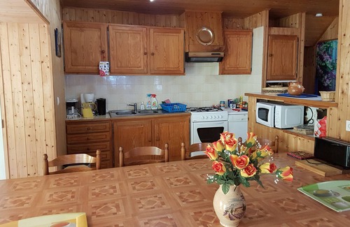 Lyaud Ski Chalet | Chalet Class 2*: Pet-Friendly Retreat by Lake Leman