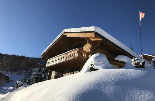 Mayens-de-Riddes Cottage | Discover Chalet Clochette 4 Valles with Ocean Views & Spa