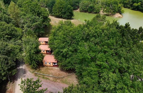 Bretagne-d'Armagnac RV Rental | Chalet 'Club 5 Personnes 90' with Private Terrace, Private Garden and Wi-Fi