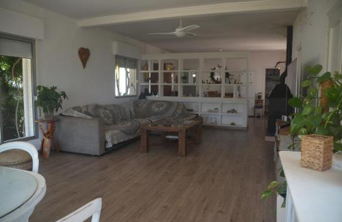 Galifa House | Charming Chalet with Pool near Cartagena Beach