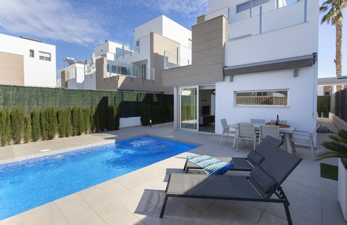 Guardamar del Segura Ski Chalet | Inviting Chalet with Private Pool in Guardamar