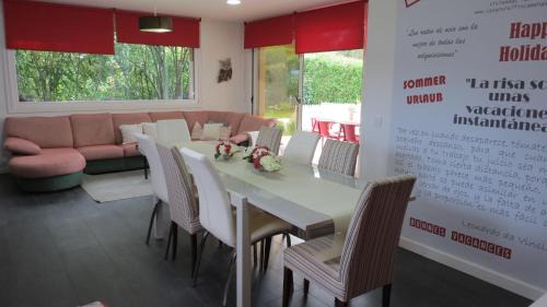 Santa Cristina de Cobres Villa | Relaxing Chalet with Pool and Fun at Ría de Vigo
