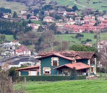Reocin House | Chalet con zona de asador en Quijas