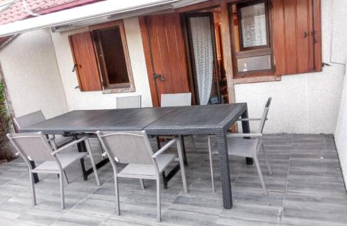 Giffaumont-Champaubert Ski Chalet | Cozy Chalet in Giffaumont Champaubert with Family-Friendly Terrace