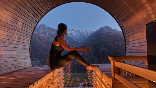 Vezza d'Oglio House | Discover Chalet Cormignano: 4-Star Stay with Spa & Hot Tub