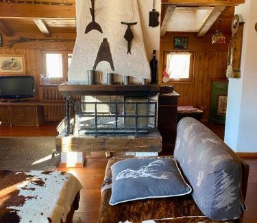Pocol Apartment | CHALET CORTINA APARTMENT ski in&out