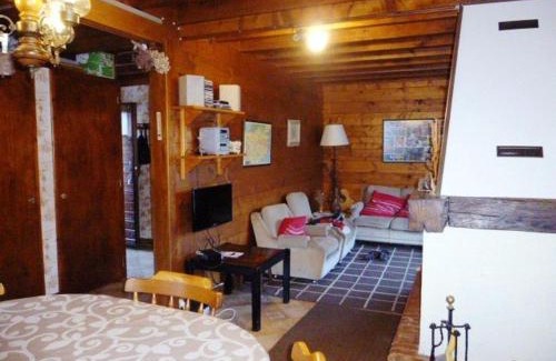 Arette Ski Chalet | Cozy Chalet in Arette with Fireplace and Child-Friendly Amenities