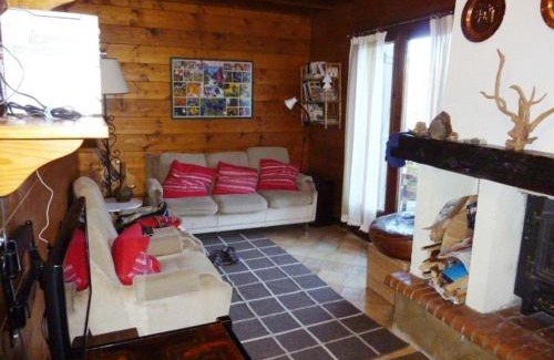 Arette Ski Chalet | Cozy Chalet in Arette with Fireplace and Child-Friendly Amenities