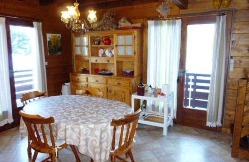 Arette Ski Chalet | Cozy Chalet in Arette with Fireplace and Child-Friendly Amenities