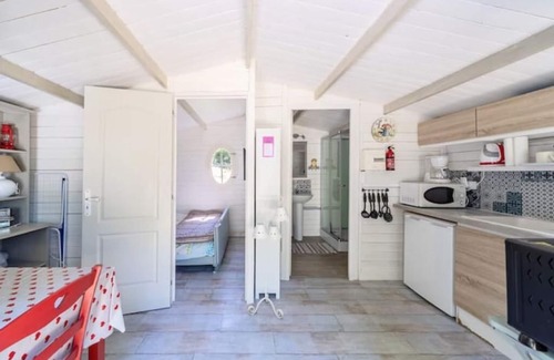 Port Guillaume Ski Chalet | Cozy Chalet Cosy du Domaine de la Calotine with Spa & Hot Tub