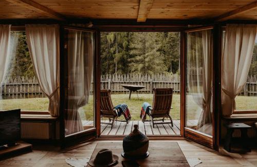 La Valle Apartment | Chalet d'Ert: 4-Star Getaway with Hot Tub & Family Fun