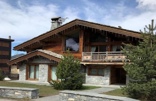 Le Praz Ski Chalet | Elegant Courchevel Chalet with Pool and Panoramic Views