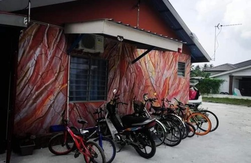 Sabak Bernam District Ski Chalet | Relax at Chalet D'sawah with Private Pool & Family-Friendly Fun