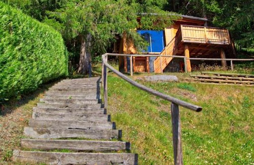 Saint-Jean-dʼAulps Bed & Breakfast | Idyllic Chalet dans les Arbres - Breakfast & 9.7/10 Rated