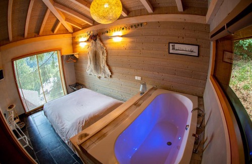 Saint-Jean-dʼAulps Bed & Breakfast | Idyllic Chalet dans les Arbres - Breakfast & 9.7/10 Rated