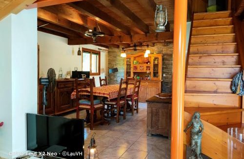 Le Biot Ski Chalet | Relaxing Chalet with Jacuzzi and Garden Near Ski Slopes