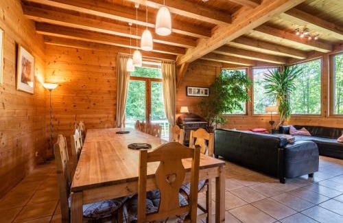 Les Gets Ski Chalet | Family-Friendly Chalet with Jacuzzi & Wi-Fi near Ski Lifts