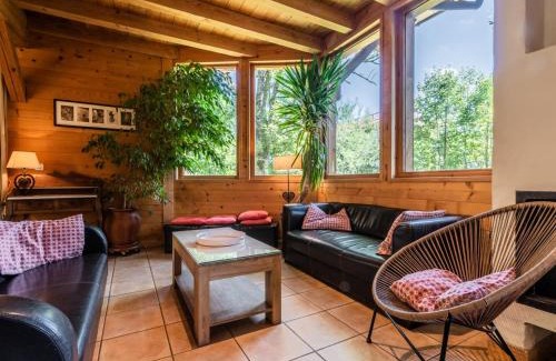 Les Gets Ski Chalet | Family-Friendly Chalet with Jacuzzi & Wi-Fi near Ski Lifts
