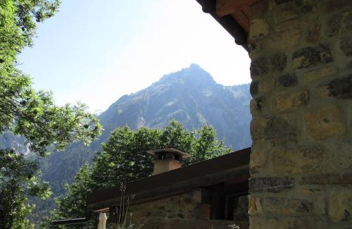 Conthey House | Family-Friendly Getaway at Chalet de Bébert