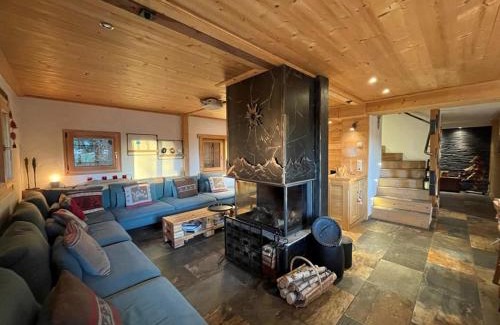 Crest-Voland Ski Chalet | Elegant Chalet for 12 with Hammam & Game Room Near Saisies