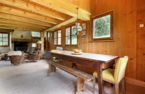 Les Houches Ski Chalet | Relaxing Retreat: Chalet de Charme with Garden & Tranquility