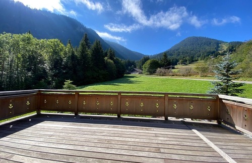 Bonnevaux Ski Chalet | Idyllic Chalet de Charme with Spa and Pet-Friendly Amenities