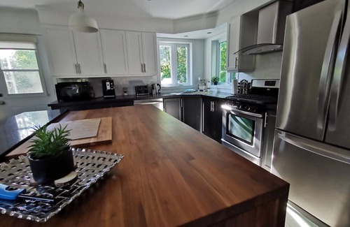 Mauricie Ski Chalet | Elegantly Designed Équinoxe Chalet: Waterfront Retreat with Spa