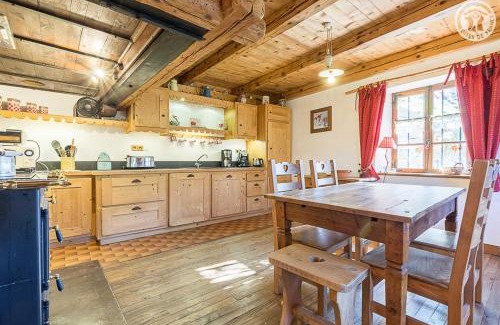 Queige Ski Chalet | Chalet de Marie: Family and Pet-Friendly Getaway