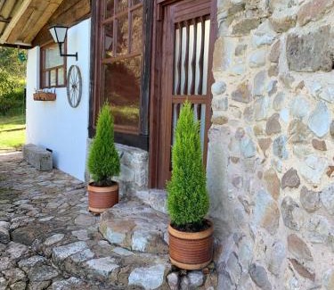 Villa de Leyva Ski Chalet | Cozy Chalet de Montaña: Pet-Friendly Family Retreat