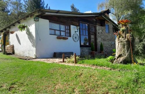 Villa de Leyva Ski Chalet | Cozy Chalet de Montaña: Pet-Friendly Family Retreat