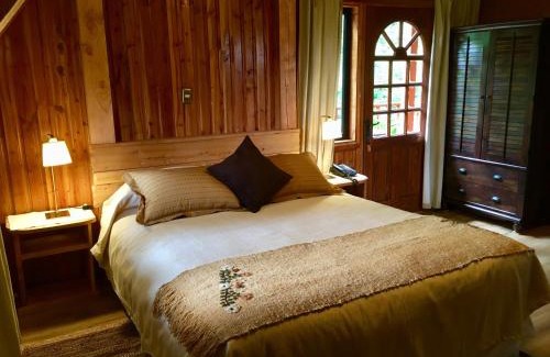 Puerto Raul Marin Balmaceda Ski Chalet | Mountain Chalet: Perfect Retreat with Unique Amenities