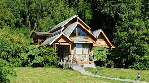 Puerto Raul Marin Balmaceda Ski Chalet | Mountain Chalet: Perfect Retreat with Unique Amenities