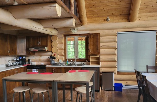 Peribonka Ski Chalet | Relax at Chalet de Rêve à Péribonka with Spa & Hot Tub