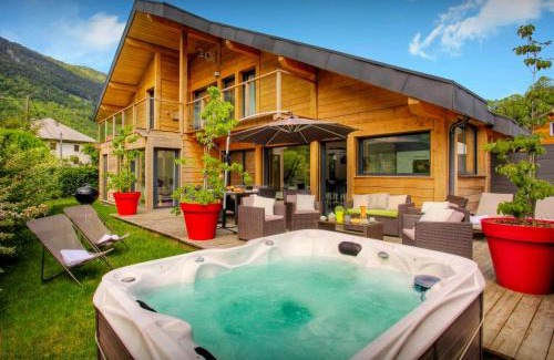 Thones Ski Chalet | Luxury Chalet de Rollon with Hot Tub & Family-Friendly Amenities