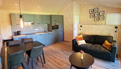 Leur Ski Chalet | Inviting Chalet de Scherpenweide with Hot Tub & Breakfast