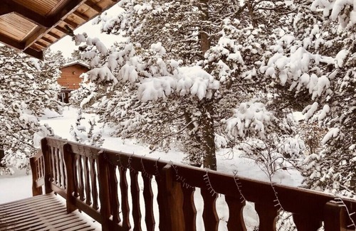 Les Angles Ski Chalet | Spacious Chalet Standing 180m2 with Pool and Lake View