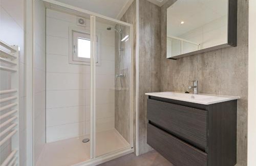 Ouddorp Ski Chalet | Discover Ocean View Bliss at Chalet De Strandgaper