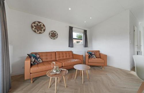 Ouddorp Ski Chalet | Discover Ocean View Bliss at Chalet De Strandgaper