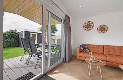 Ouddorp Ski Chalet | Discover Ocean View Bliss at Chalet De Strandgaper