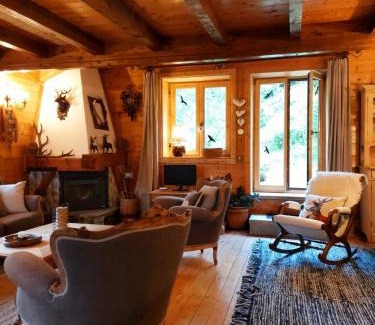 Ronco Bed & Breakfast | Charming Chalet dei FIORI: Oceanfront Retreat with Breakfast