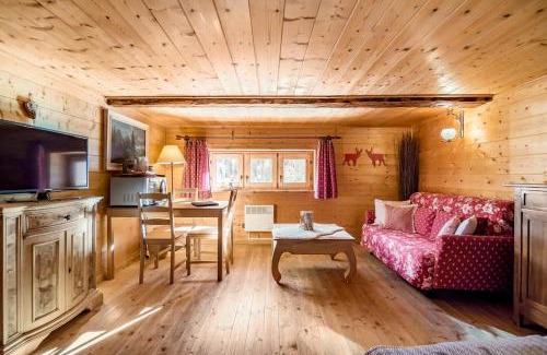 Ronco Bed & Breakfast | Charming Chalet dei FIORI: Oceanfront Retreat with Breakfast