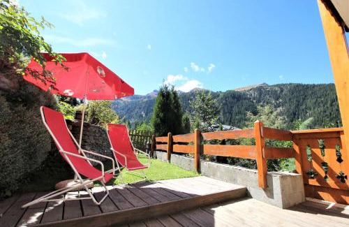 Valfrejus Apartment | Relax at Chalet Deleglise 2: Pet-Friendly & Hot Tub Haven