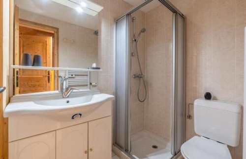 Les Clefs Ski Chalet | Guest Rated 9.1: Experience Chalet des 3 Monts Today