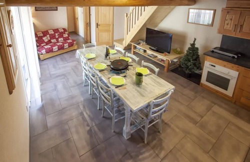 Termignon House | Cozy Chalet DES Alpes with Breakfast & Family Amenities