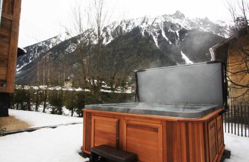Chamonix-Mont-Blanc Apartment | Chalet des Amis: Guest Rated 10/10 with Hot Tub & Breakfast