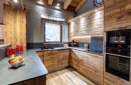 Chamonix-Mont-Blanc Apartment | Chalet des Amis Apartment: Ideal for Families, 10/10 Rating