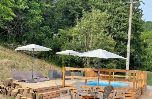 Prat-Bonrepaux Ski Chalet | Pet-Friendly Oceanfront Retreat at Chalet des Illes Seychelles