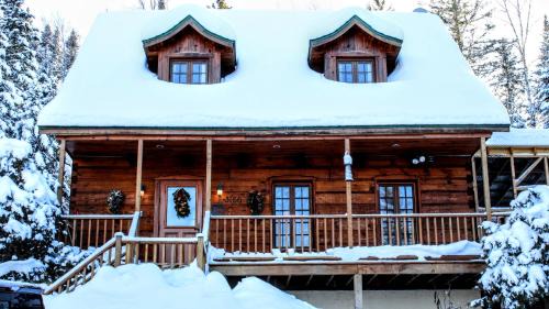 Saint-Faustin-Lac-Carre House | Relax at Chalet des Sources with Hot Tub & Panoramic Views